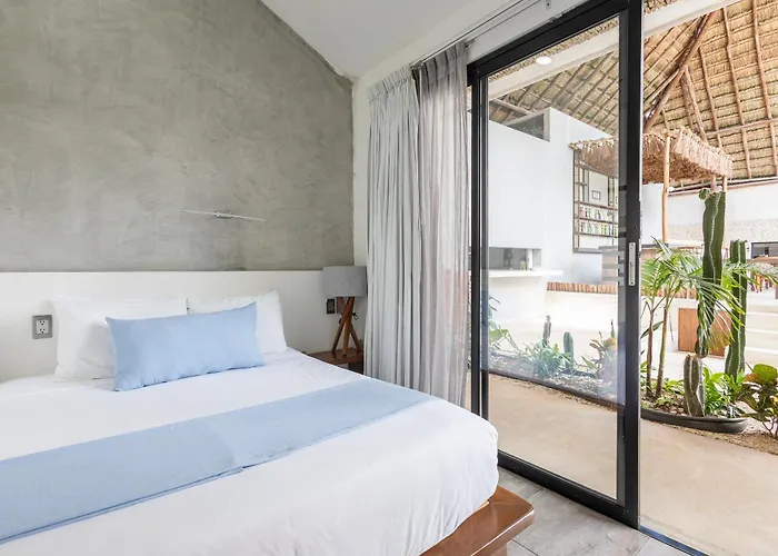 Areia - Front Lodge